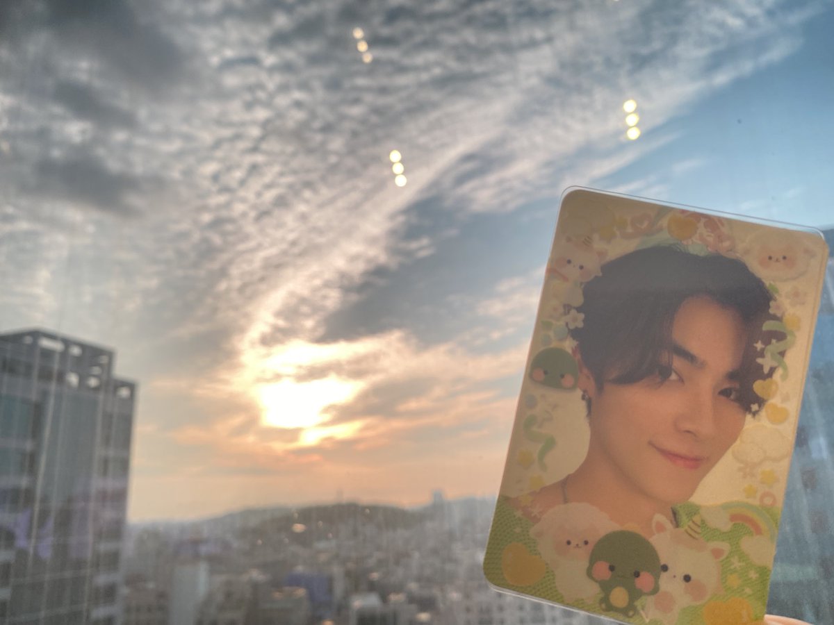 xiaostar88's tweet photo. 샤헨양 공개 기념일 in 카페이유
루키즈 때부터 지금까지 함께 쌓아온 추억들이 새록새록 떠오르며 가슴 따뜻한 하루 보냈어요🦖🦄🐑

#I_believe_in_Miracles
#4YearsWithXIAOJUN
#4YearsWithHENDERY
#4YearsWithYANGYANG https://t.co/BBbh1IaZga