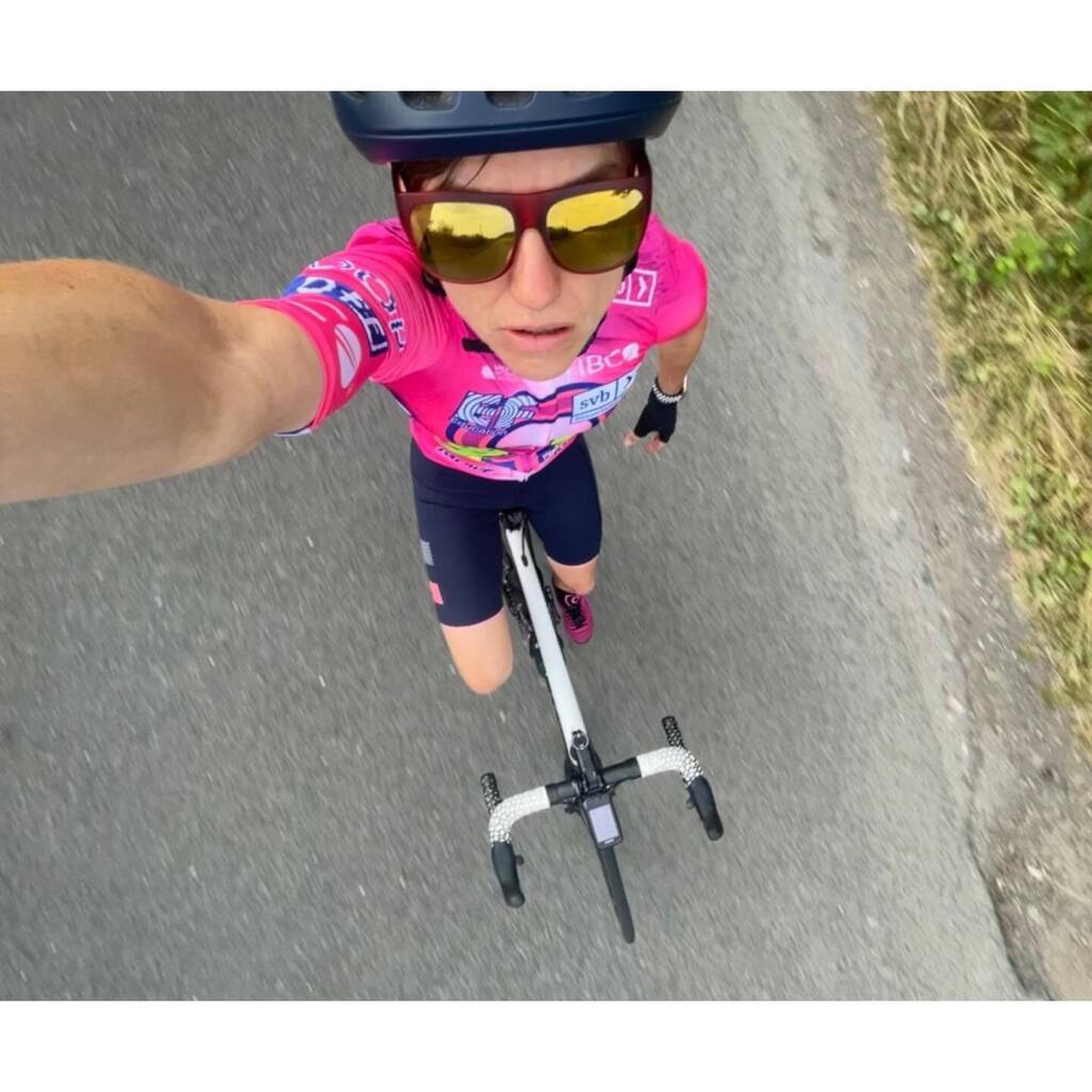 nunuboogie's tweet photo. Loving my new #raphapalace jersey it makes me go really fast!
.
.
.
#rapha_rcc #outsideisfree #cyclingphotos #girlswhoride #womenscycling #cervelor3 #rapha #whenindoubtpedalitout #lightbro #fromwhereiride #seesense #campagnolo #thecyclingculture #rccitl … https://t.co/R2nYgZjLz2 https://t.co/mYhTFhiGg7