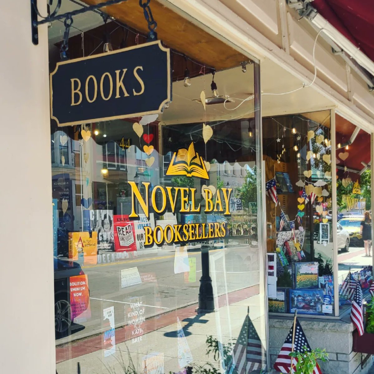 Amy_E_Casey's tweet photo. What a wonderful morning I had yesterday meeting kind bookfolk and signing books at @novelbaybooks in Sturgeon Bay, Wisconsin. A true Door County gem! Thank you, Liz and John. ❤
#indiebookstore #independentbookstore #doorcounty #sturgeonbay #thesturgeonsheart https://t.co/Rtgnphmiad