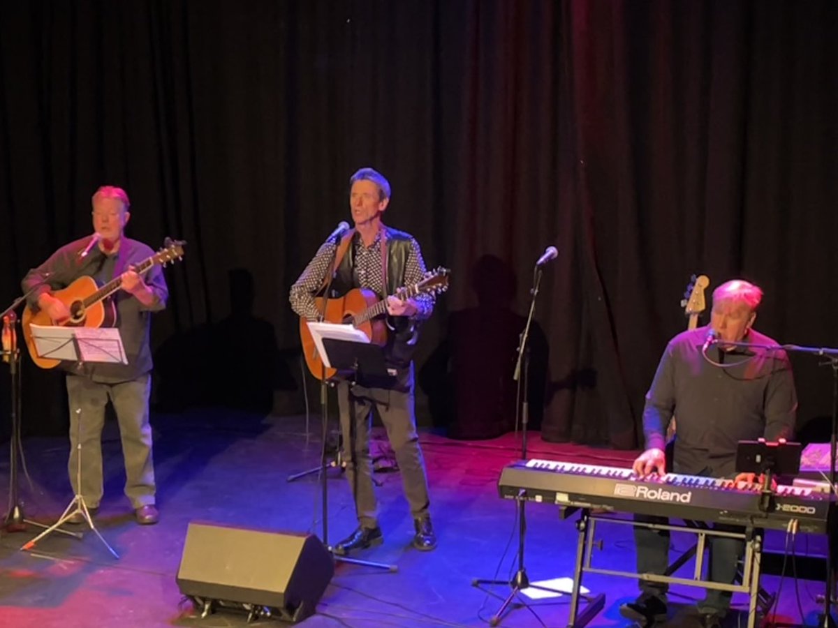 Some pictures from Friday’s concert at <a href="/Playhouse2Shaw/">Playhouse 2</a> 

A fabulous venue, it was great to see the audience joining in with some favourites and up on their feet at the end! 

We’ve a busy &amp; exciting week ahed, plus our concert &amp; cream tea at <a href="/StJohnPemberton/">St John's Pemberton</a> on Saturday!