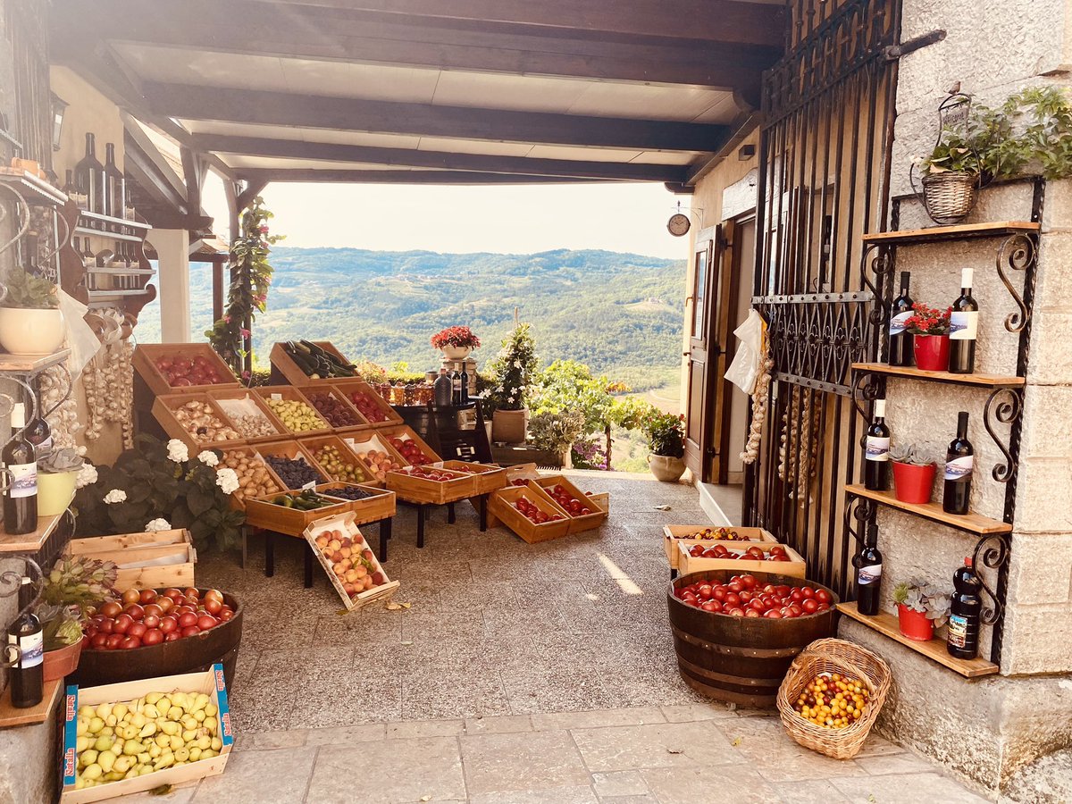 1904Chris's tweet photo. #Motovun @ #istrien #kroatien https://t.co/vL8wlNc1BT