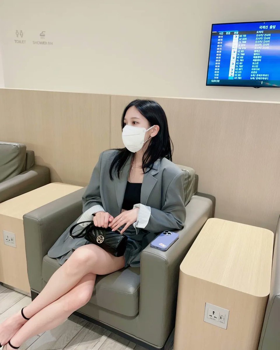 minameekies's tweet photo. attending a sk-ii event and promoting metrocity at the same time OH BRANDS GOTTA PAY HER GOOD https://t.co/Og3SEh7SXa