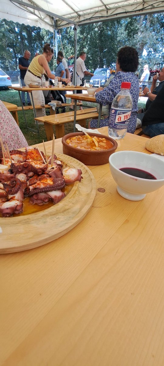 paseargalicia's tweet photo. Non todo é Cantería na XXVII Feira dos Callos, Cantería e Artesanía de @FeiraParga
#pasearfeiraparga
#feiraparga
@TurDepuLugo
#enlugosi
#guitiriz
#Galicia https://t.co/5uo4nUtWHO