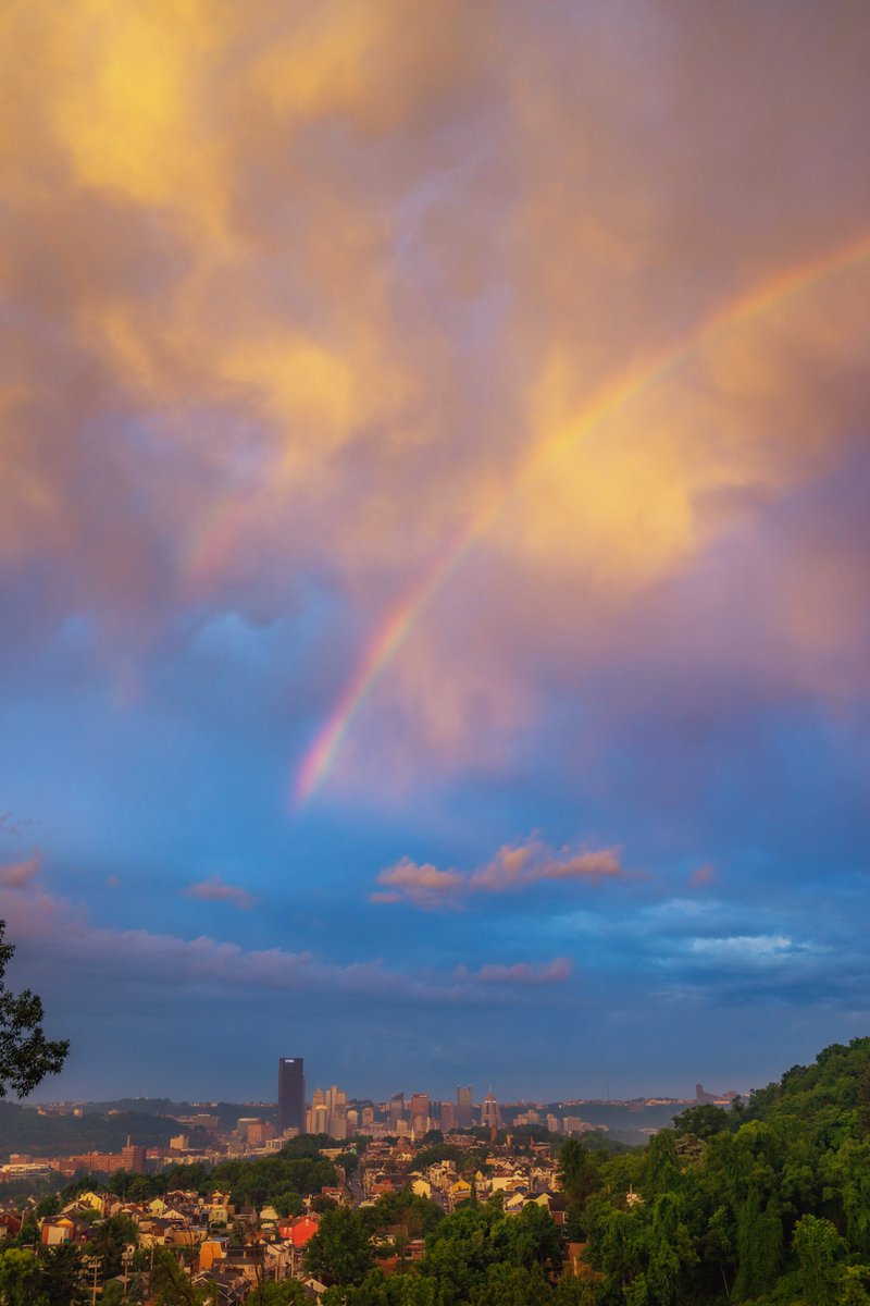 DaveDiCello's tweet image. This morning had a little bit of everything in #Pittsburgh. Lightning. A rainbow. An incredible sunrise. And the perfect light on the North Shore. Hard to believe all of these images are from less than 40 minutes apart...looks like they could all be from different days.