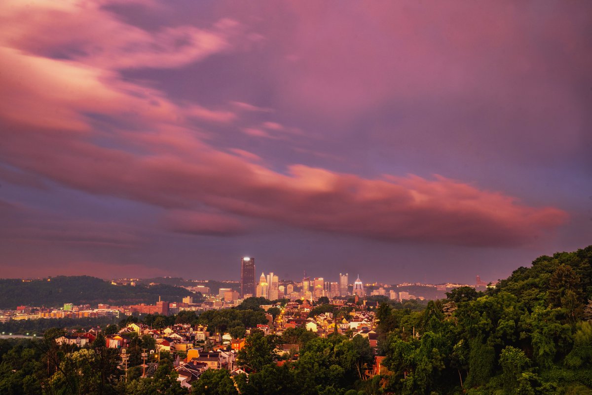 DaveDiCello's tweet image. This morning had a little bit of everything in #Pittsburgh. Lightning. A rainbow. An incredible sunrise. And the perfect light on the North Shore. Hard to believe all of these images are from less than 40 minutes apart...looks like they could all be from different days.