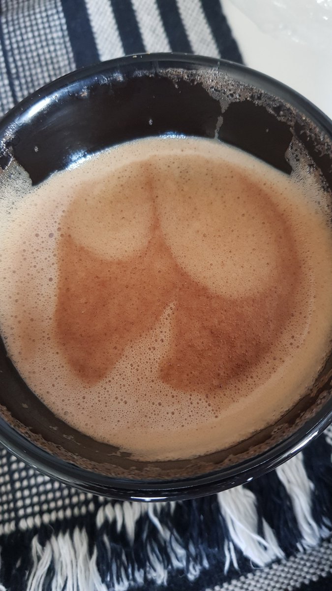AleDiCredico's tweet photo. E meu boy que encontrou a bunda da @Anitta no café? https://t.co/mRRmvVdIQQ