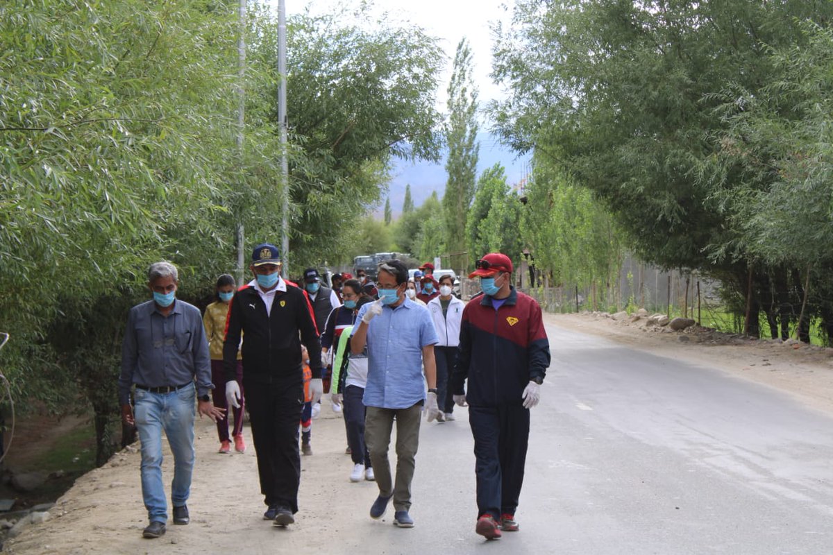 firefurycorps's tweet image. 'Cleanliness is Next to Godliness'

As part of ongoing #KargilVijayDiwas celebrations, Sura Soi Sappers alongwith Mr Sonam Wangchuk organised a cleanliness drive at Indus River

#saynotoplastic 
#cleanindus
#GreenLadakh
@adgpi 
@NorthernComd_IA 
@lg_ladakh 
@ANI 
@ddnewsladakh