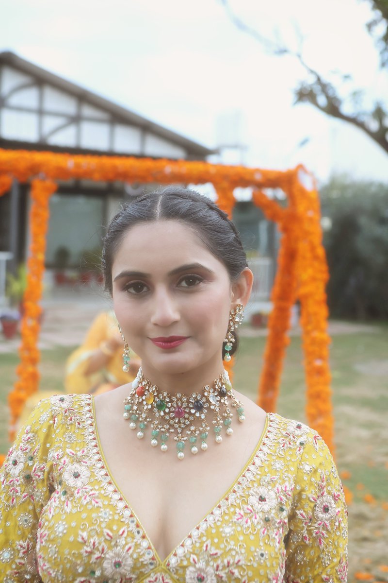 navkkarjeweller's tweet photo. We are offering wide designs and styles in light to heavy, kundan to jadau to gold. Come &amp; shop Irresistible designs and make your Weddings Unforgettable.

#navkkarjewellers #navvivah #blencci #stylewithmuskanjain #necklace #vibrantshe #vibrantsheseason2 https://t.co/eGlpgjXu5J