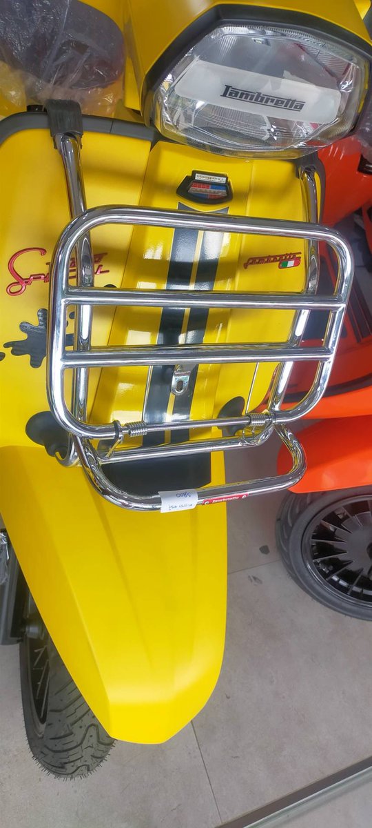 ChaiHia's tweet photo. พรุ่งนี้จะเป็น #แรด #Lambretta #Onisuka https://t.co/YC6uihqx9g