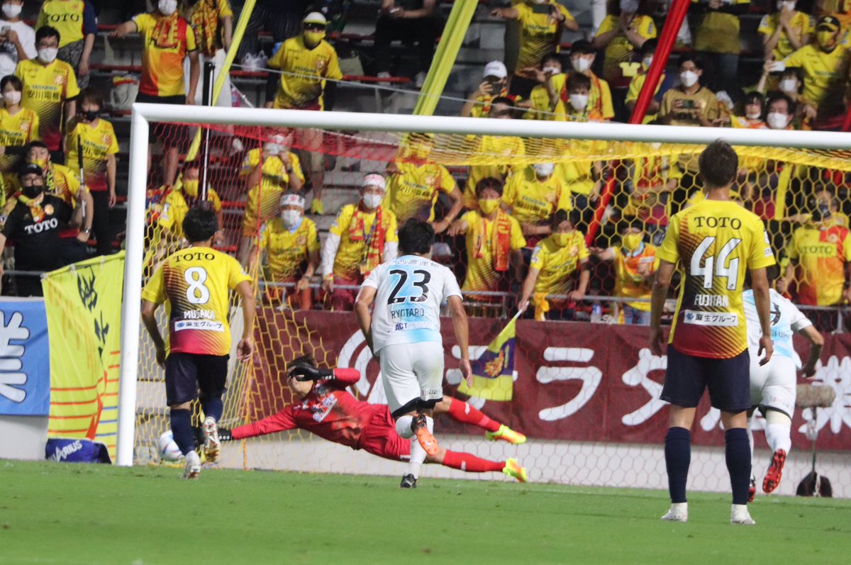 fcgifuDREAM's tweet photo. #大野哲煥 選手試合後コメント🎙

「1-1の状況でのPKストップで流れを変えられましたが、結果的には負けたので本当に悔しいです���
目の前の試合一つひとつ勝ちたいですし、自分は今回リーグ戦初出場で勝ちに飢えています。もっとチーム全員で貪欲になって勝利に向けて取り組んでいきます」

【広報】 https://t.co/pyioHonvAr