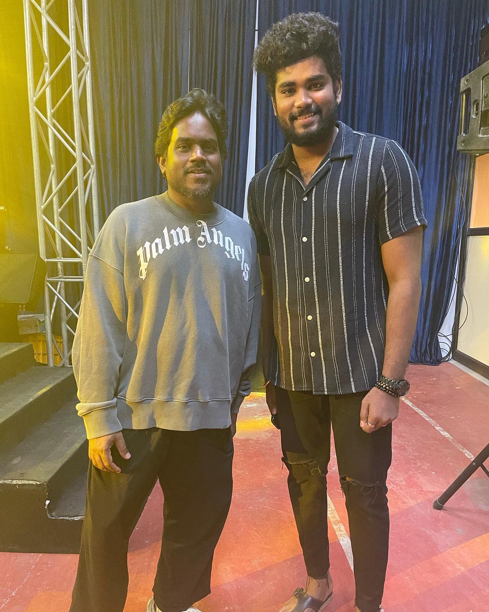 ArunVas72669856's tweet photo. Wow 10K + Love from people within few minutes @samvishal280999 @unakennapa007 @SamIndieArtist @RK_samsivaangi    #SamVishal https://t.co/zR26EYNozh https://t.co/wEJ7rWFZjm