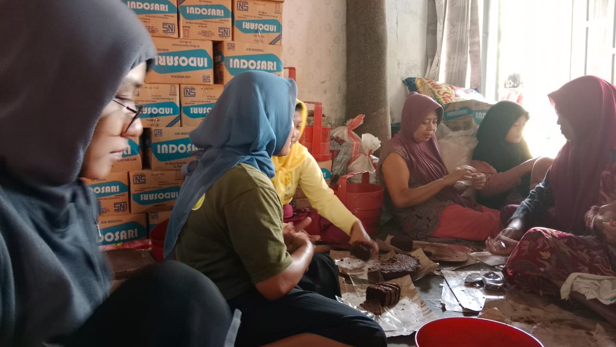 HashifahD's tweet photo. Day 7-Bantu Persiapan Hajatan Warga
#UniversitasAirlangga 
#KKNBBM66UNAIR
#UNAIRWCU
#GLOBALSDG's
#SDG
#UNAIRFORSDG's
#Unairmengabdi 
#Tamansari-Mumbulsari-Jember https://t.co/AMRAUFmMSs