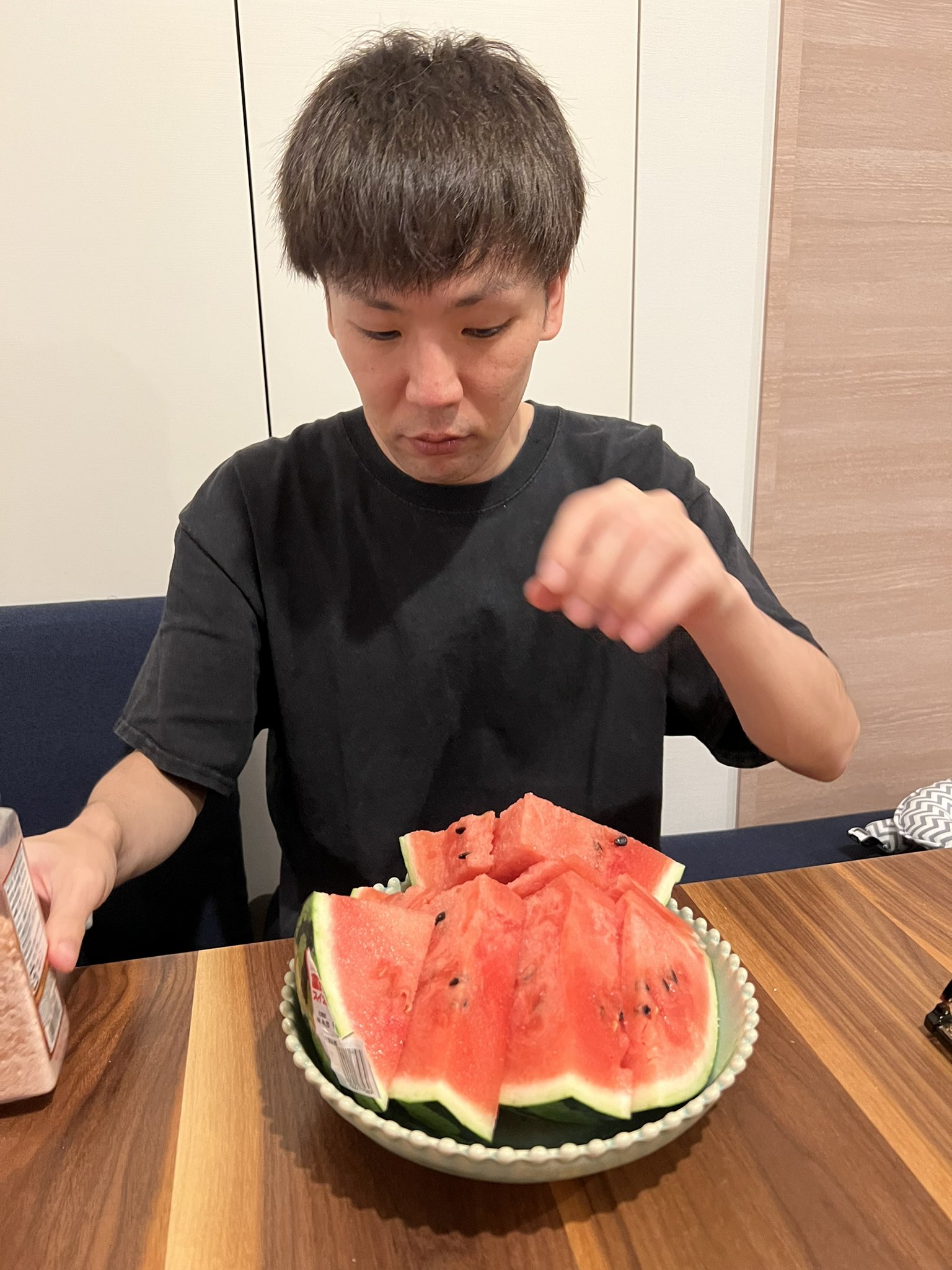 تويتر 内山信二 Uchiyama Shinji على تويتر どんだけスイカ食べるんだよ T Co Son342lgjx