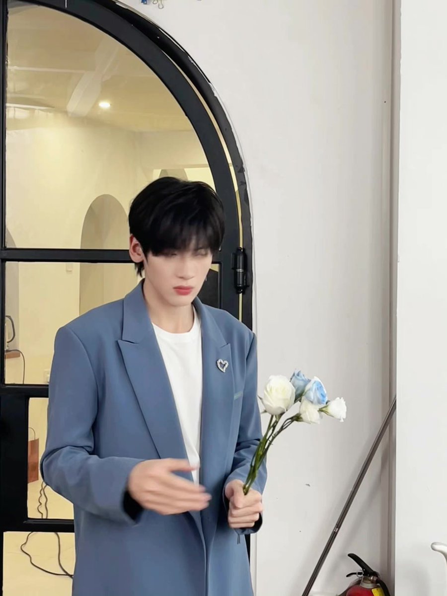 엘브 tweet media