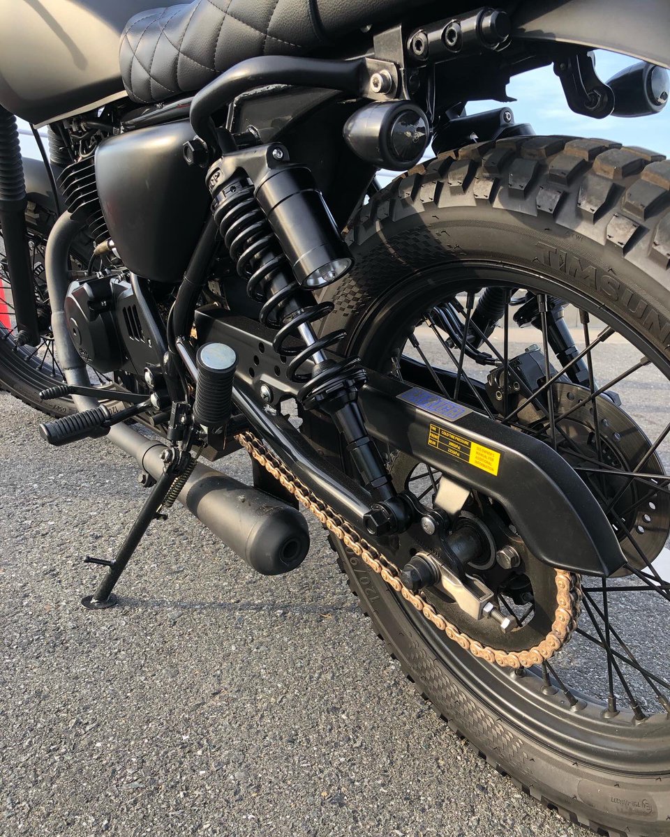 harashin69's tweet photo. チェーンとショックを変えました！
いい��じ👍
#muttmotorcycle
#マットモーターサイクルズ
#スリードチェーン https://t.co/1Eqpnr3hyw