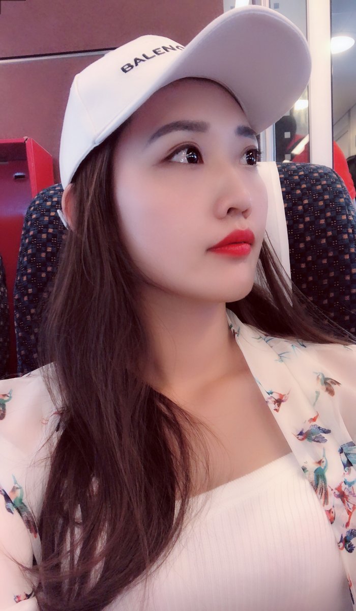 Ntr40616319's tweet photo. 一个人的生活久了·好想体验一下有个·人陪的滋味·下一个的你会在哪个路口呢 https://t.co/XwOl0mRI1u