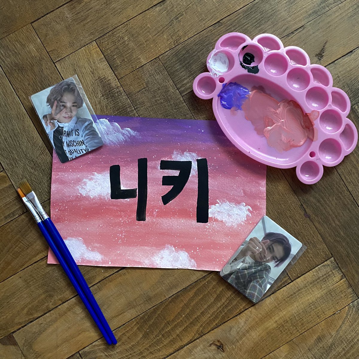 yoni_k02's tweet photo. Art therapy 🎨 w/ #NI_KI #ENHYPEN https://t.co/LYefhA2si1