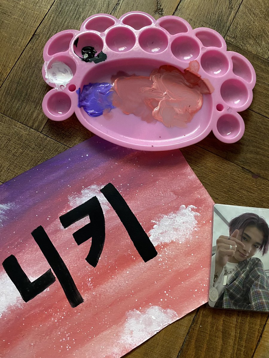 yoni_k02's tweet photo. Art therapy 🎨 w/ #NI_KI #ENHYPEN https://t.co/LYefhA2si1