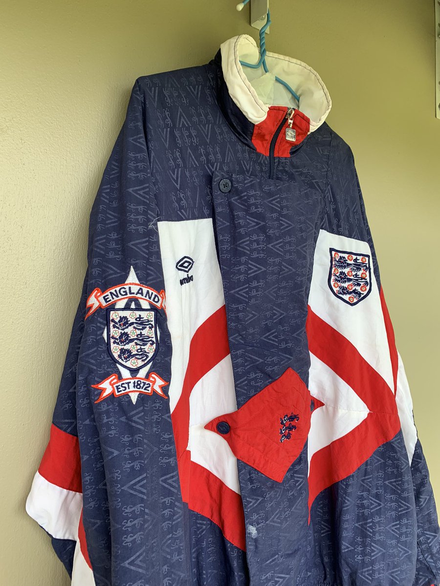 KongtapAFPringt's tweet photo. 🔥 England Jacket Training 1990-92🔥 @England 

#classicfootballshirts #umbro #jacket #ENGLAND #englandnationalfootballteam #Training https://t.co/B2Gmsuu19a