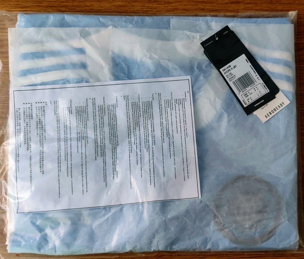 UKNYCFC's tweet image. *UK GIVEAWAY*
This medium shirt could be yours IF #NYCFC win this evening, live @ 10pm on @SkySports. To enter, RT this tweet, follow @UKNYCFC &amp;amp; tag a friend in the comments. Entries close at FT. Good luck and 🤞 for 3 points!
#RBNYvNYC #MLSUK🇬🇧 #NYCFC #VamosNYC #HudsonRiverDerby