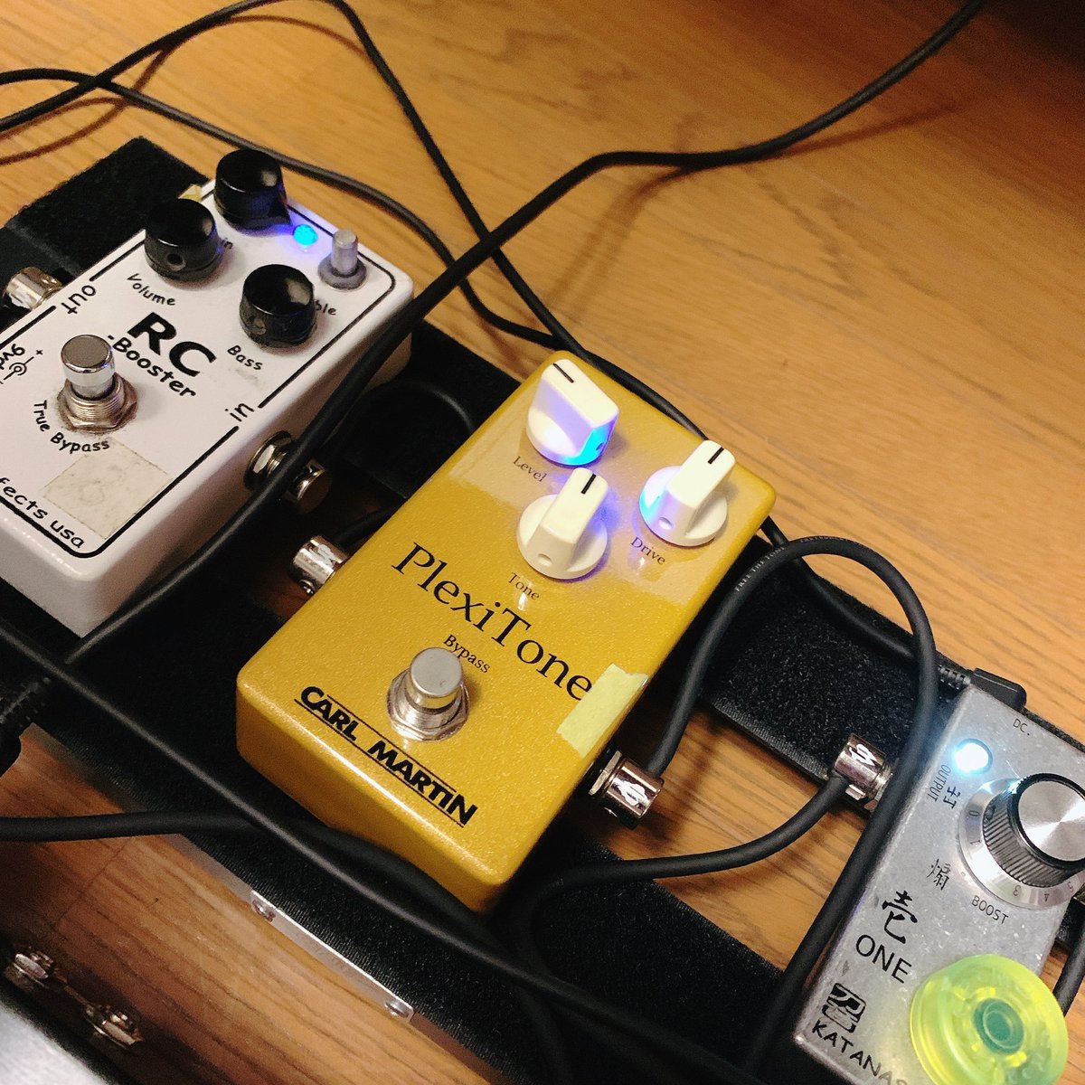 F_Natsuguitar's tweet photo. 明日は久しぶりにこいつを出動させるぜ😎(真ん中黄色)
やっぱ名前の通り、上がる音してるわ〜
#CARLMARTIN
#PlexiTone https://t.co/ClCyKrN3aF
