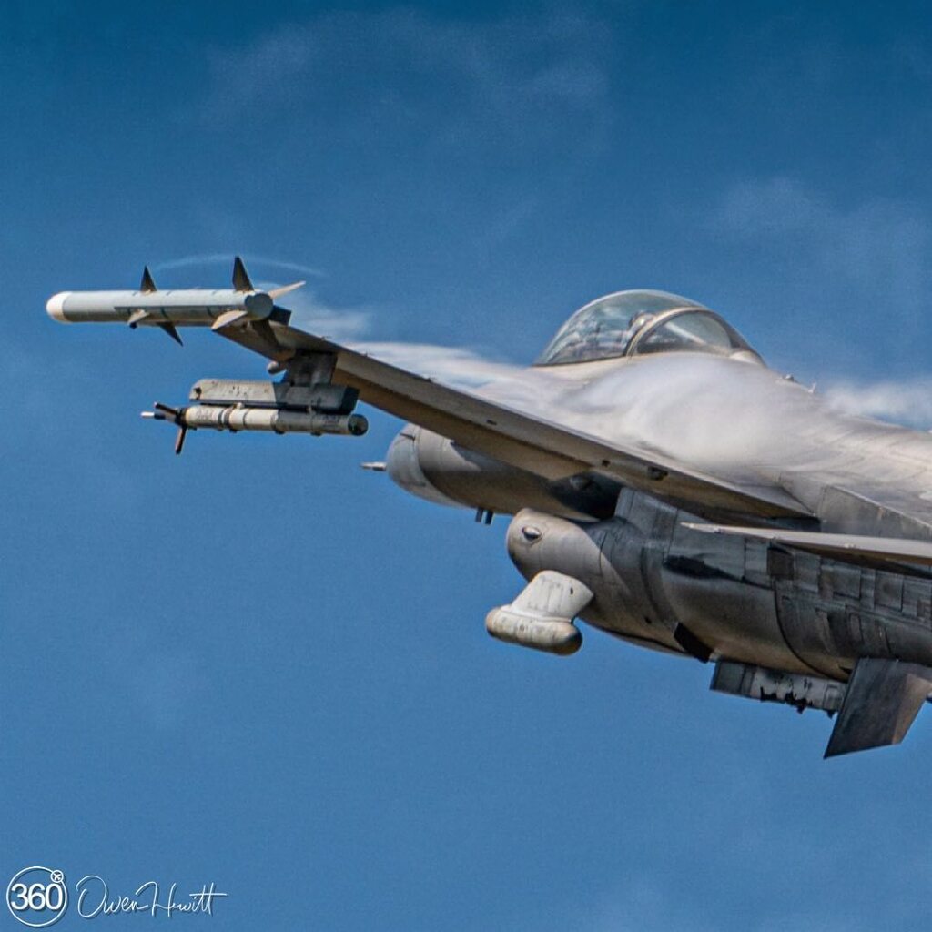 OwenAviation's tweet photo. The 169th Fighter Wing of the @scairnationalguard performed mock gun runs over Poinsett Bomb Range (July 16, 2022)
@thegunpilot @upstateairnationalguard
#scairnationalguard #ang #airnationalguard #viper #block52 #prattandwhitney #pw #southcarolina #s… https://t.co/3Lq3TELAdj https://t.co/BCcZz5EuYd