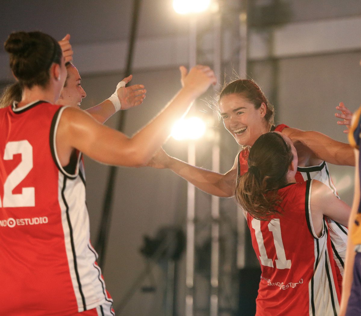 Teníamos muchas ganas de volver a jugar en <a href="/LAlqueriaVBC/">L'Alqueria del VBC</a>, en un trofeo muy especial para nosotras como es el <a href="/redbullESP/">Red Bull España</a>.
Y qué mejor forma de hacerlo que inscribiendo el nombre de <a href="/Azuqueca3x3/">Azuqueca 3x3</a> en el palmarés de Campeonas 🥇

Seguimos disfrutando, seguimos construyendo.