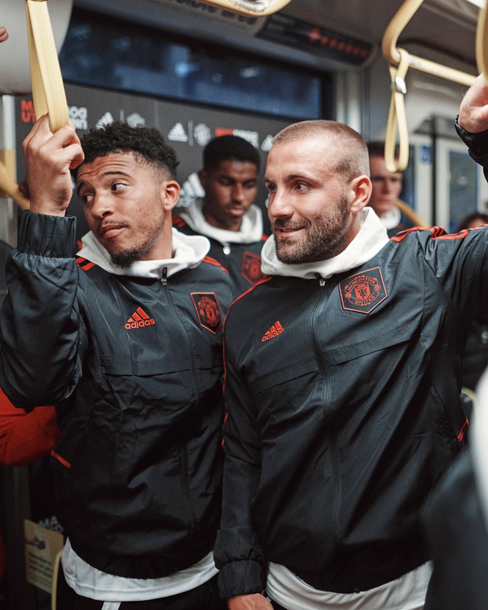 ManUtd's tweet photo. Taking a tour 🇦🇺🚋

#MUFC || @adidasFootball https://t.co/6H7vJfDZEY