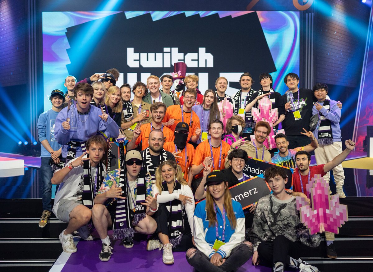 Creators that played in Craftmaster LIVE ft TubNet all stand together on the stage and smile at Twitch Rivals Arena at TwitchCon Amsterdam