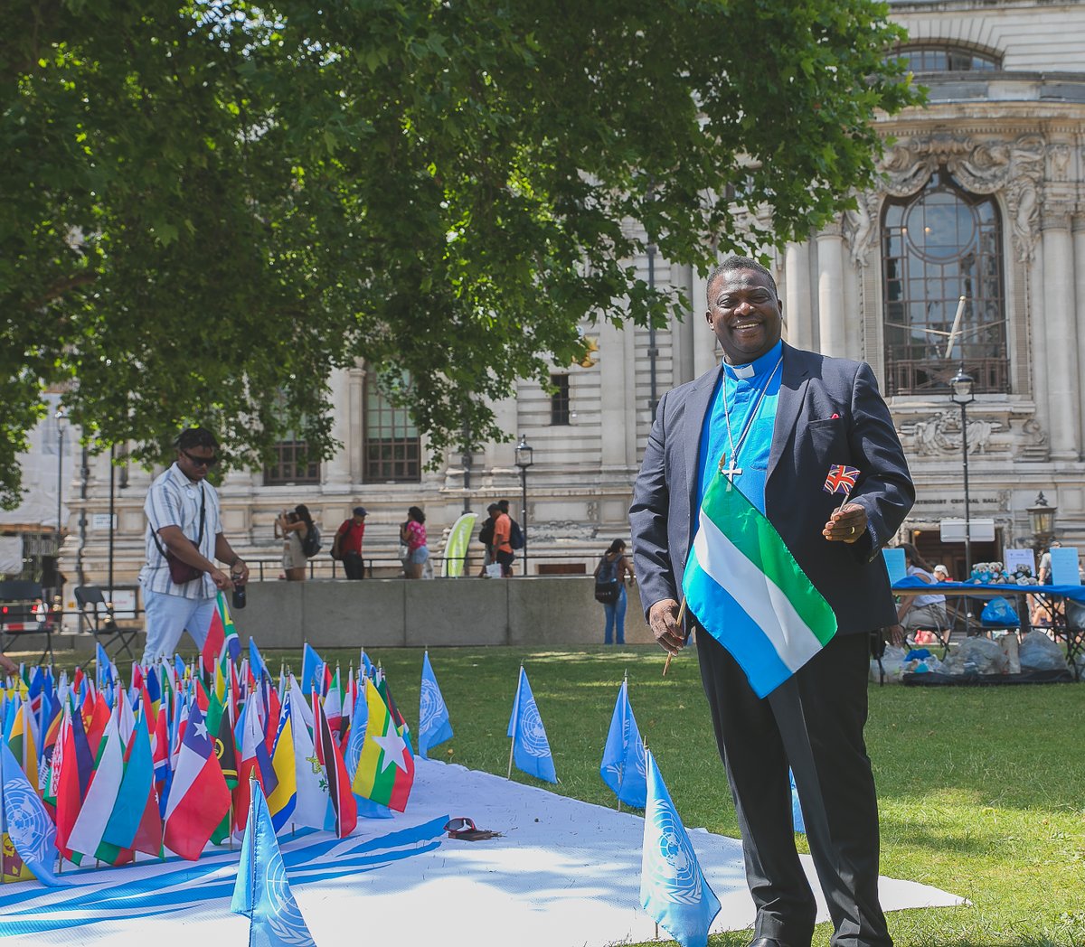 MCHW's tweet photo. .@RevLansford paid a visit to #UNGreen today to celebrate with @UNAWestminster / @UNAUK - we have an exhibition about the first meeting of the @UN in our building all day - All are welcome! https://t.co/8Zn8GIN6FQ