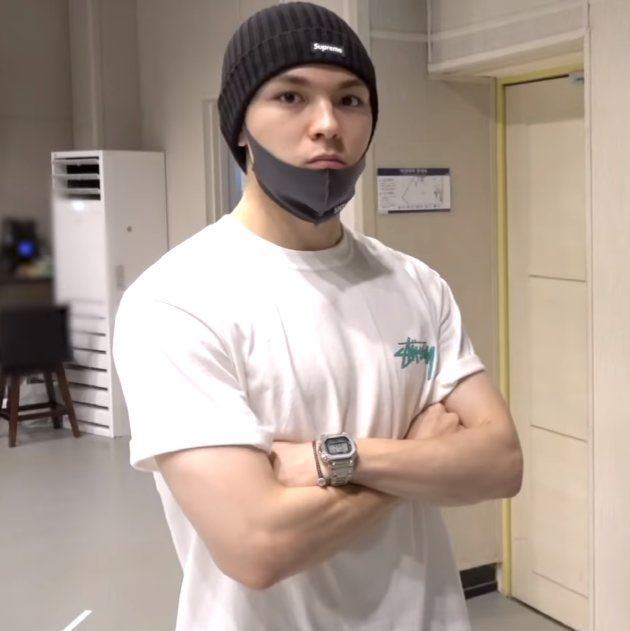 직업 군인 최형제 육해공 어디든 잘 어울리지만 아무래도 특수부대가 최고 잘 어울림. 냅다 미굯으로 보내서 네ㅇl비씰 만들고 싶음