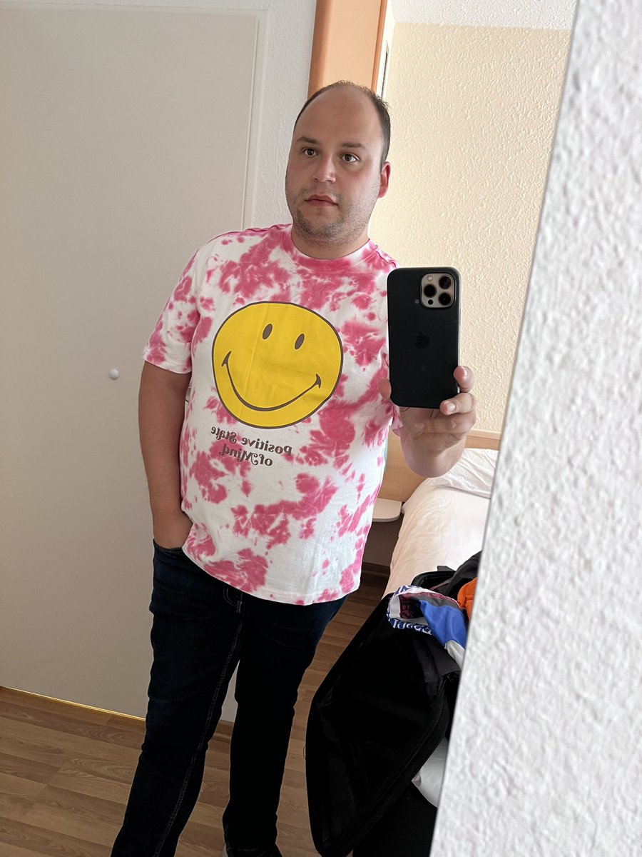 MarkuschuArtist's tweet photo. Here it is My Shirt for Tonight ☺️☺️☺️
#positivestateofmind #ChromaticaBall @ladygaga #Duesseldorf #LittleMonster #myfirstgagaconcert ❤️❤️❤️❤️ See u later https://t.co/uMNfMnzDEV