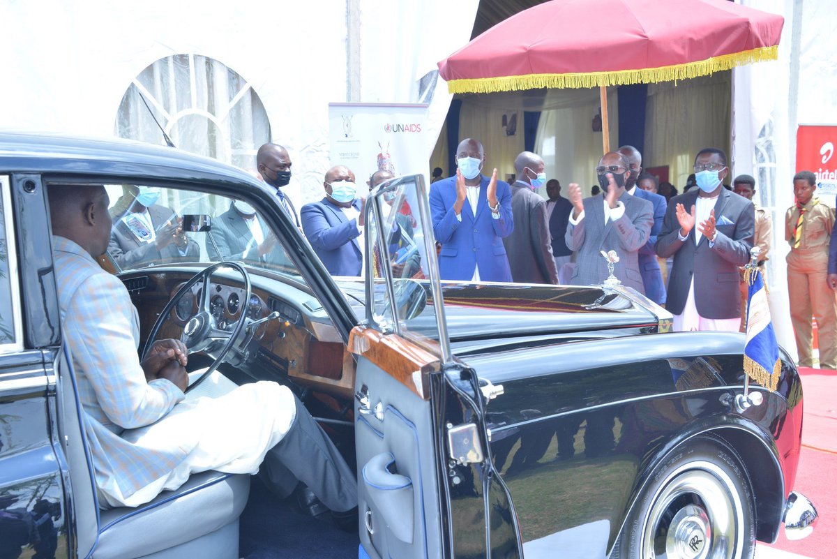 CultonScovia's tweet photo. Old is Gold. We are talking about the return of the beast, RollsRoyce Phantom V. 
📸 @bukeddeonline @bbstvug 
@BugandaOfficial @Izzykasujja https://t.co/qzNYagzPi5