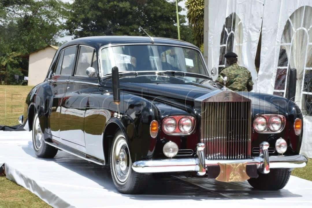 CultonScovia's tweet photo. Old is Gold. We are talking about the return of the beast, RollsRoyce Phantom V. 
📸 @bukeddeonline @bbstvug 
@BugandaOfficial @Izzykasujja https://t.co/qzNYagzPi5