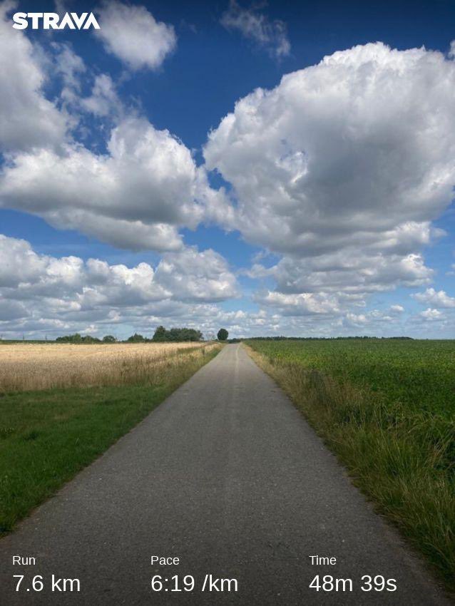 PavlaPlaminek's tweet photo. Byla jsem včera dobrý porotce. Chválili nás, že jsme poctivci a fakt to bereme zodpovědně. Až bude foto, určitě se pochlubím. A tu zodpovědnost v kombinaci borovička, slivovička, jager, kdeco a pivo (BO 11 týmů) jsem musela dnes vyběhat. A bolelo to! 😅 #gulasfest https://t.co/xv260uBbK8
