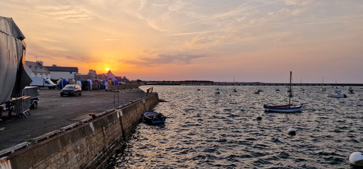 N_Guillerme's tweet photo. Après une nuit de route sur nos départementales et nationales,arrivée en fin de nuit sur le port de #Kerity #penmarch #bretagne #paysbigouden #paysbigoudensud #brittany #finisteresud #finistere
@Toutcommence29 @finistere_29 @villedepenmarch @OTpaysbigouden @PaysBigoudenSud https://t.co/YuXuTE5jIN