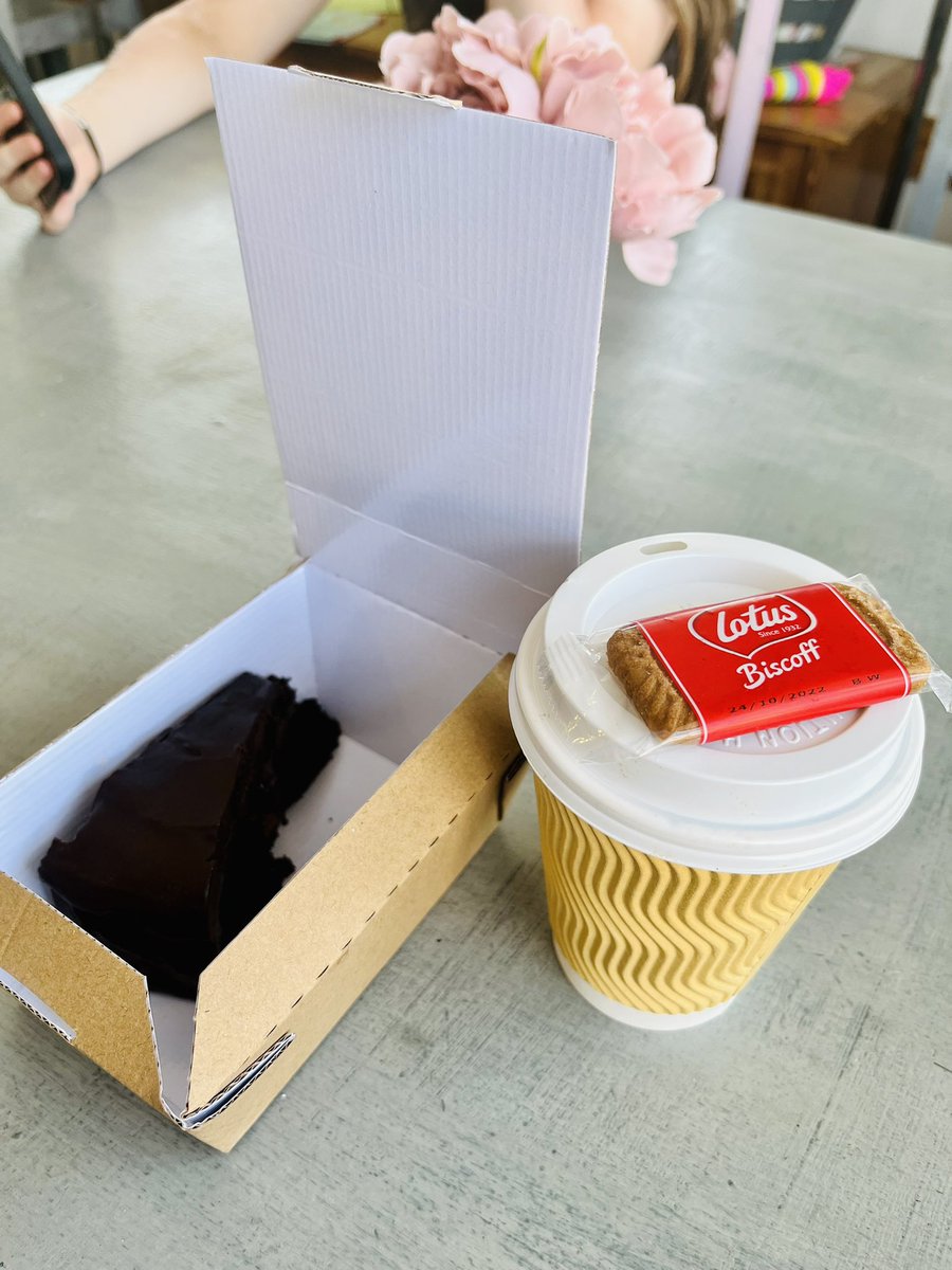 MrsOleary1814's tweet image. Coffee, cake and caravans. Bliss 🤍☕️🍰😆 #SummerHolidayCountdown #NearlyThere #SevenToGo #SummerTime #Summer2022