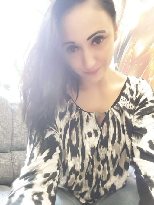 Meine geilen da drau&szlig;en  Wer hat Heute noch BOCK mir seine geile SAHNE zu geben?!  Ich hocke brav Zuhause