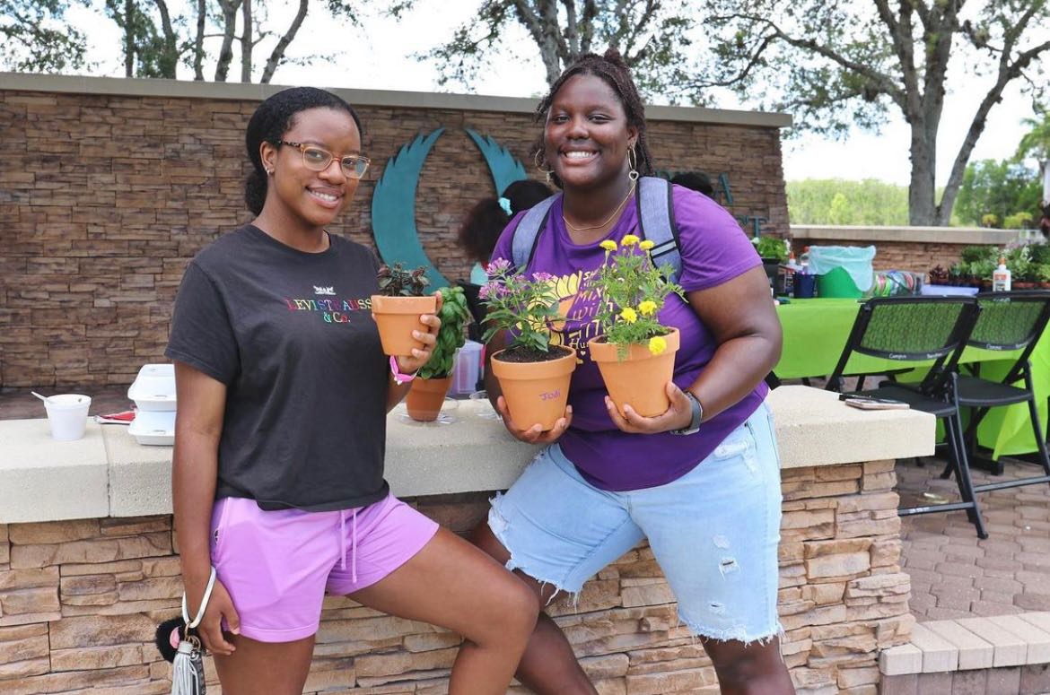 fgcu's tweet photo. It was a great time "growing and grubbing" with @fgcu_pb last week! 🌻🌿 https://t.co/BxYvD15qB9