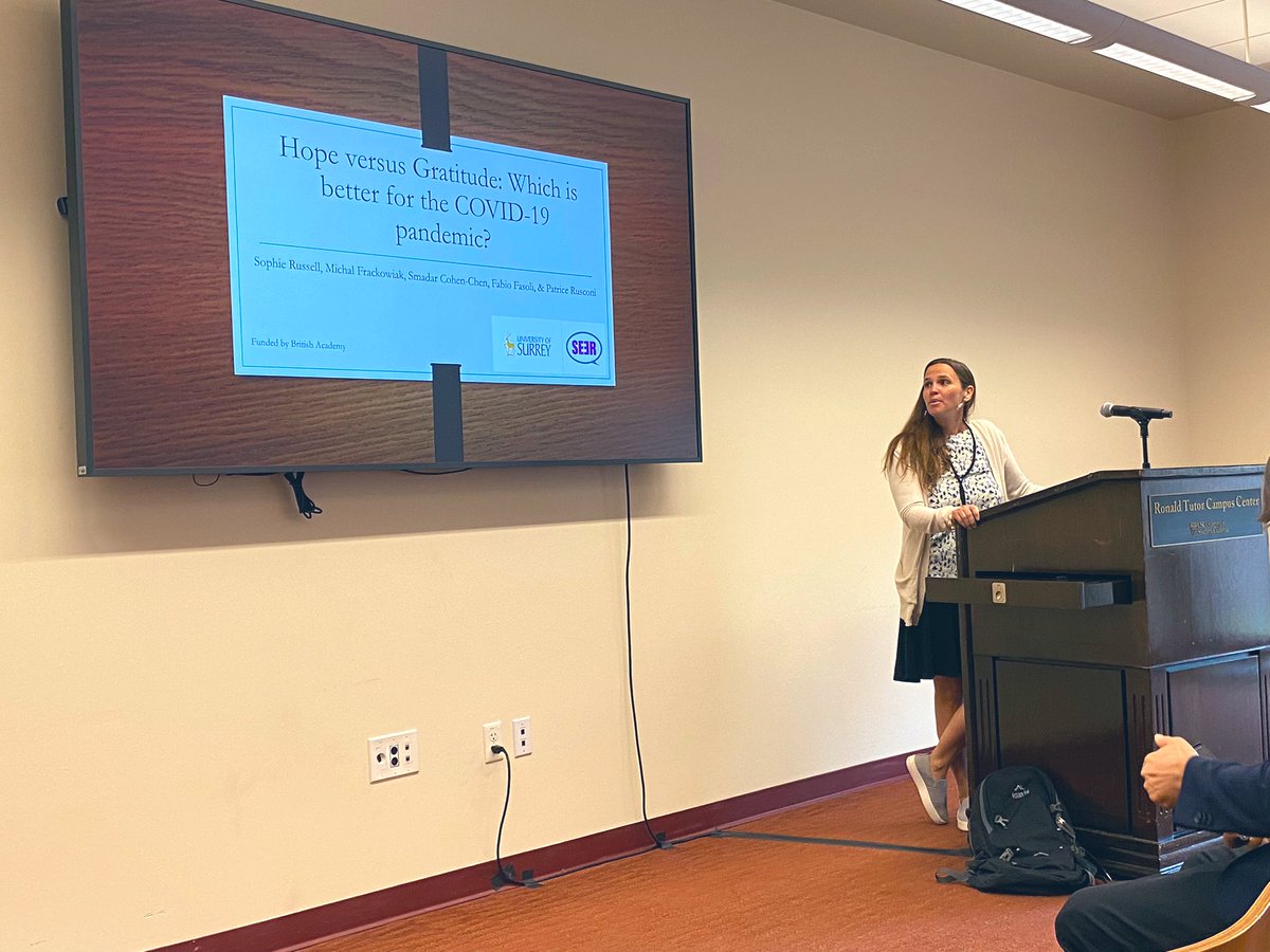 michalfrackowi1's tweet photo. Excellent flash talk by @PSRussell1 on our study on facilitating COVID-19 prevention at #ISRE22 👏 https://t.co/dDPamKeRWr