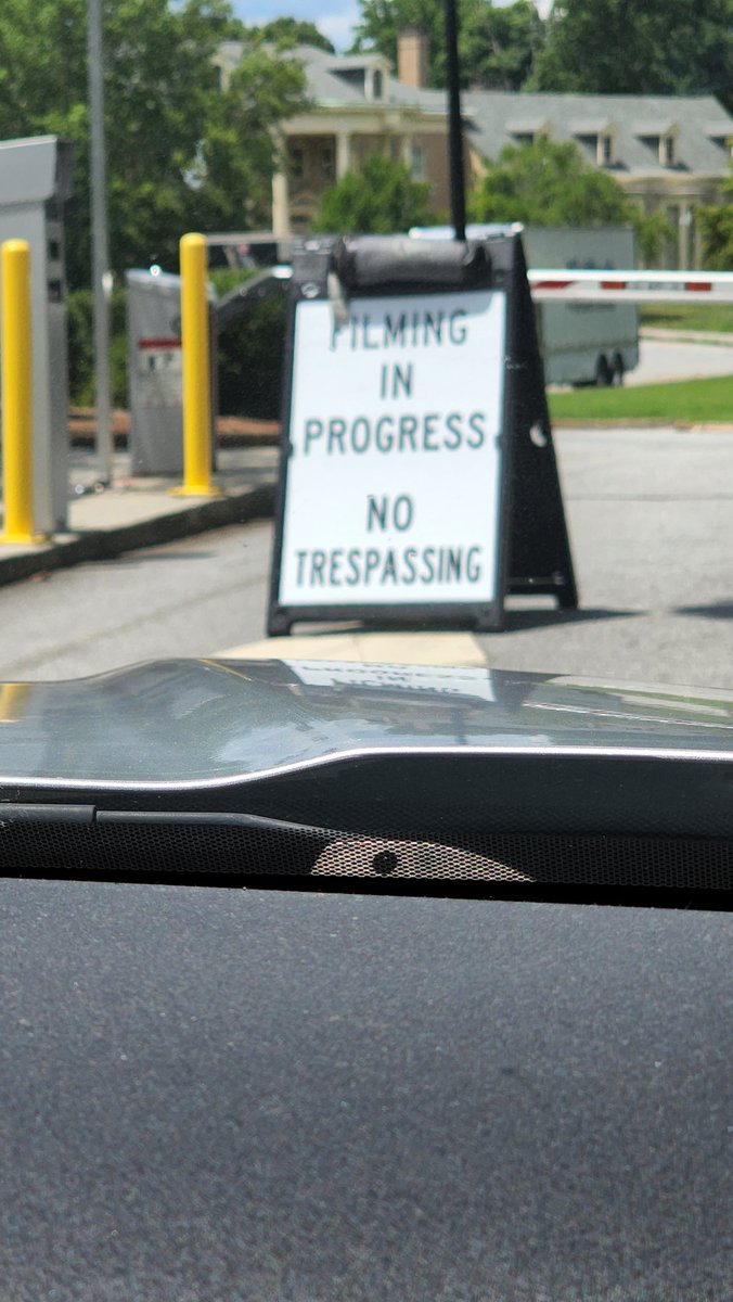 YautjaMayne's tweet image. Looks like the #StrangerThings crew could possibly be in the Lab filming Season 5... Literally...

#HawkinsLab #FilmingInProgress