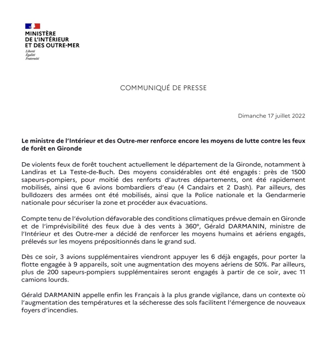 Compte tenu de l’évolution de la situation avec des vents à 360 degrés, j’ai décidé de renforcer les moyens de lutte contre les feux de forêt en Gironde : dès ce soir, 3 avions supplémentaires (9 au total), 200 pompiers (1700 au total) et 11 camions lourds seront déployés.
