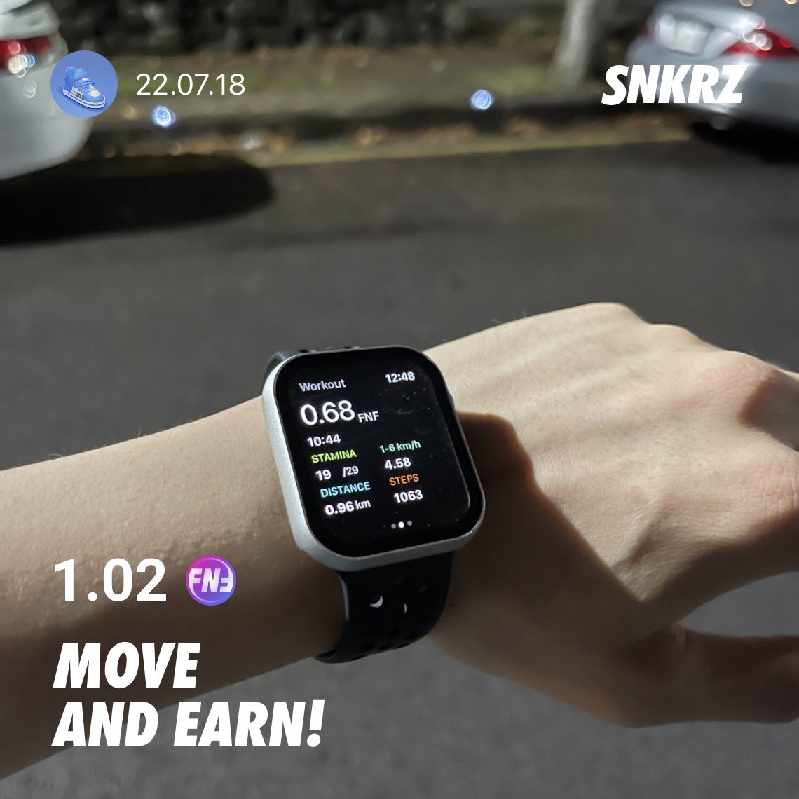 deokeyyy's tweet photo. #snkrz #SNKRZWATCH #M2E 

이제 스니커즈를 애플워치와 함께 운동해보세요 :-) SNKRZ TO THE MOOOOON✨ https://t.co/ai3afXb1Uo