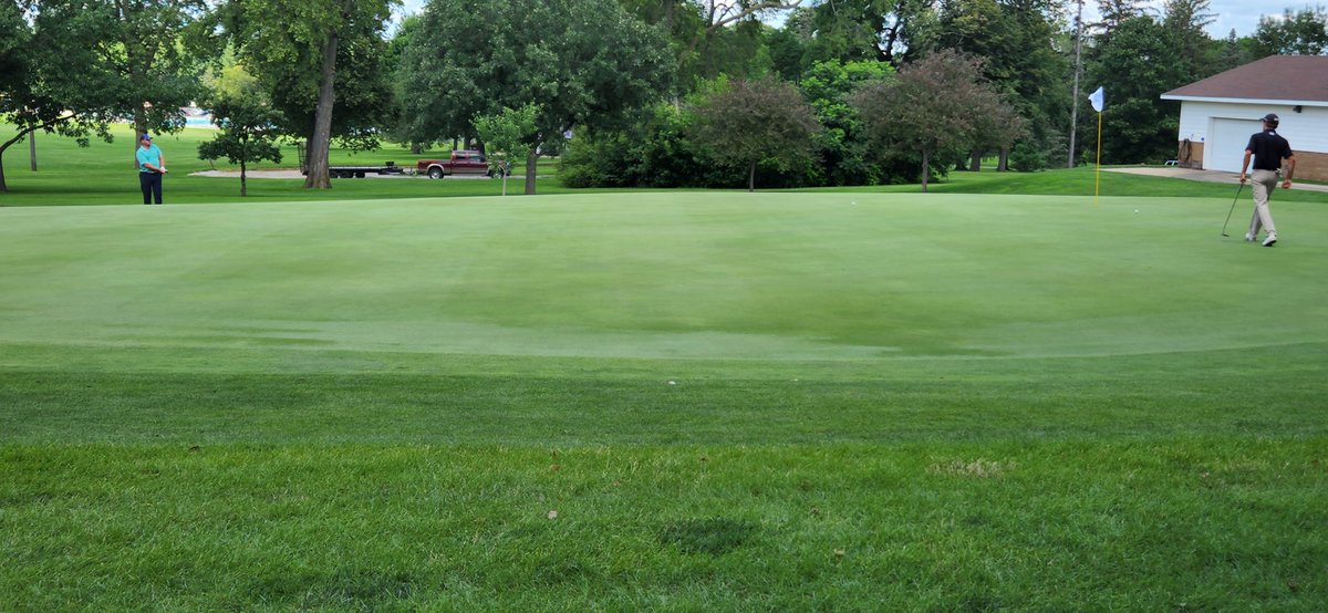Amateur Jonathan Feldick on hole 9.
