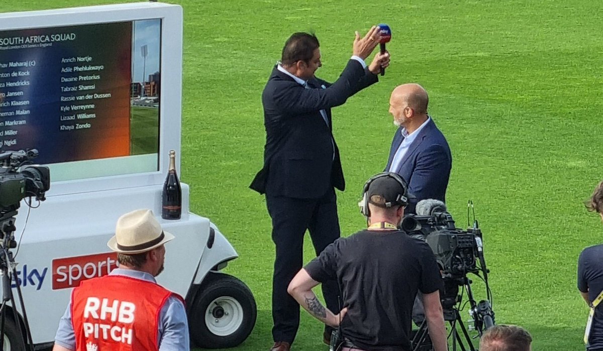 Virat Kohli offering Ravi Shastri the champagne bottle after the win.
