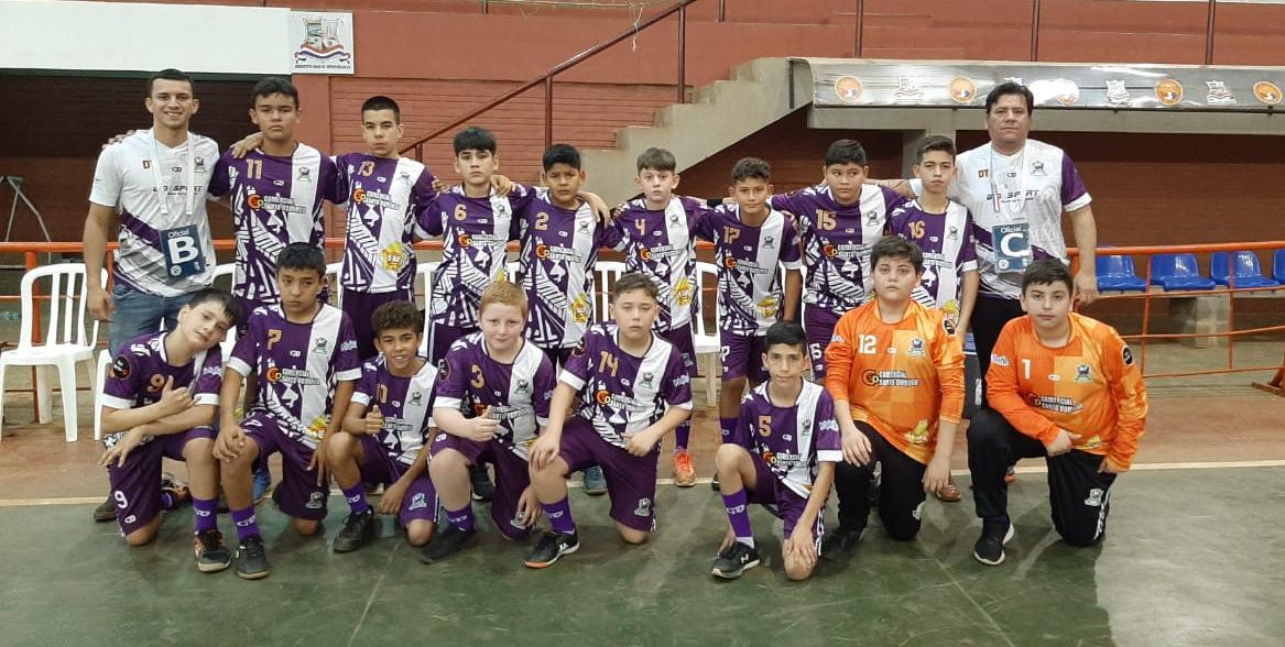 40x20P's tweet photo. CAMPO NUEVE CAMPEÓN U12 MASCULINO!!! 🥇🏆
.
Le ganó a Amambay 19 a 15 en un partidazo de Julio Recalde y Guido Cáceres, las grandes figuras del equipo de Walter Mellid.

Campo 9 nuevo monarca del Campeonato de Handball Infantil U12!!! https://t.co/LUG6eteS6n