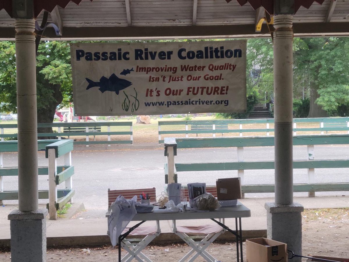 FutureCityInc's tweet photo. Future City Inc Summer interns participating in the #CityOfWaterDay activities.
Future City Inc pasantes del verano, participando de las actividades de #DiaCiudadDelAgua
#NewJerseyharbor
#NJwaterfront
#NYwaterfront
#NewYorkharbor
#CityofWaterDay
#Waterfrontalliance https://t.co/4ZfLOvJ1oi
