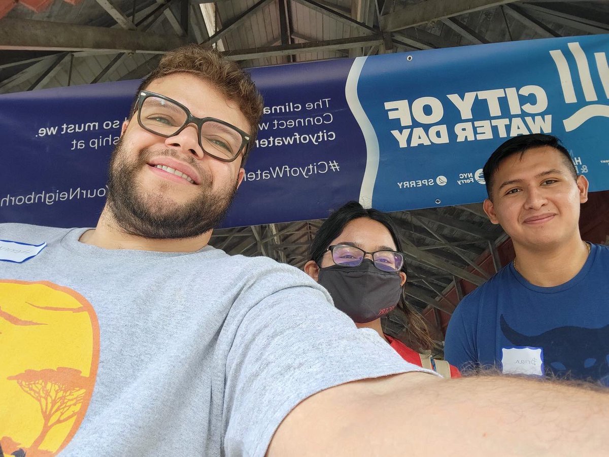 FutureCityInc's tweet photo. Future City Inc Summer interns participating in the #CityOfWaterDay activities.
Future City Inc pasantes del verano, participando de las actividades de #DiaCiudadDelAgua
#NewJerseyharbor
#NJwaterfront
#NYwaterfront
#NewYorkharbor
#CityofWaterDay
#Waterfrontalliance https://t.co/4ZfLOvJ1oi