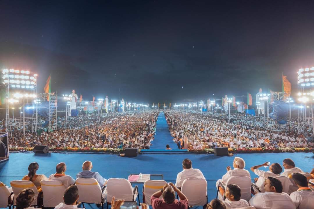MSBalajiMSB's tweet photo. #8YearsOfModiGovt.

நம் பாரத பிரதமர் திரு நரேந்திர மோடி அவர்களுக்கு ஆதரவு தெரிவித்து கனத்த மழைச் சூழலிலும் கரையாத மனதுடன், நிறை நிறையாய் மக்கள் சேர, கரையாம்புத்தூர் மைதானம் நிரம்பியது. 

ஒவ்வொரு முறை மோடி அவர்களின் பெயரை உச்சரிக்கும் போதெல்லாம் உற்சாக ஆரவாரம்.

@annamalai_k https://t.co/3vAinlFS41