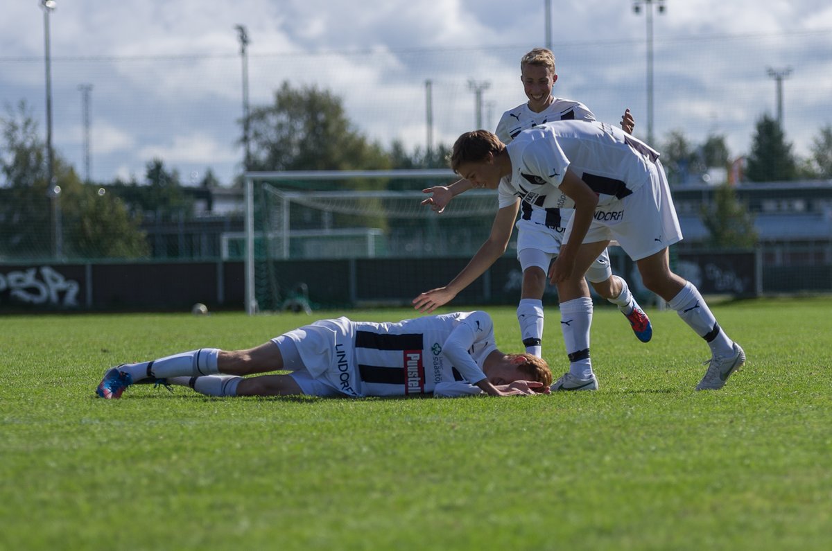 finnvoice's tweet photo. @Veikkausliiga @SJK_Seinajoki Taisin nähdä Matejlta tuon tuuletuksen viimeksi Oulussa vuonna 2012. Ihan en ehtinyt saada kameralla talteen. https://t.co/XmIx1ZQ3J4